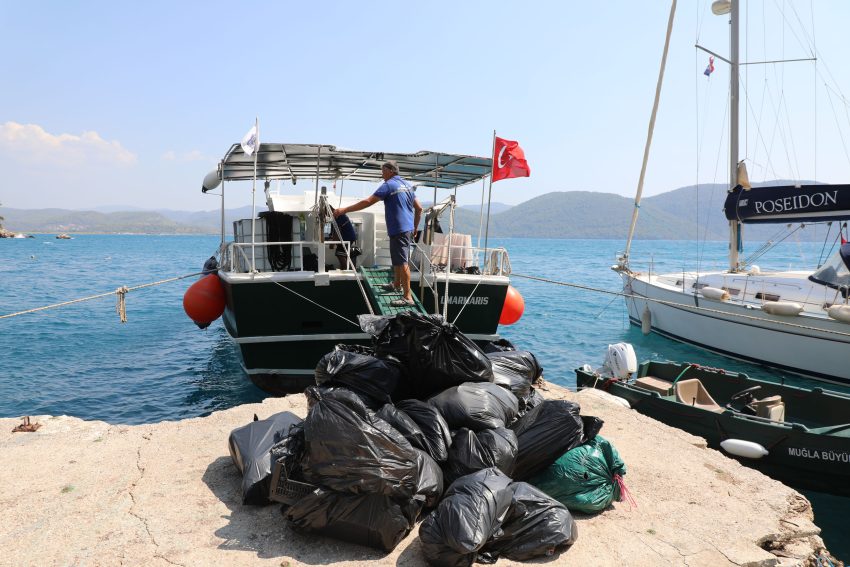 Gökova Körfezinde 40 Bin Kg Çöp Toplandı